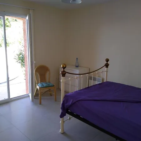 Βίλα Lovely 2-Bed Villa In Peret Péret