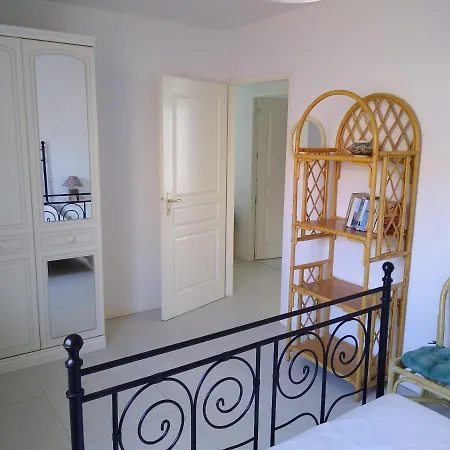 Βίλα Lovely 2-Bed Villa In Peret Péret