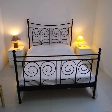 Lovely 2-Bed Villa In Peret
